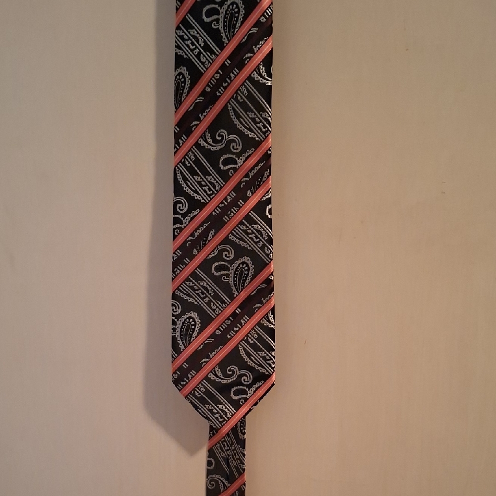 Montebelo Sophisticated Black and‎ Pink Striped Tie